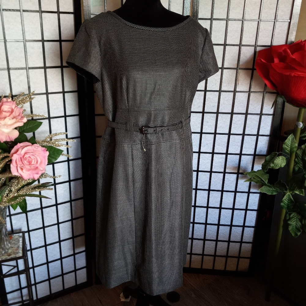 Elegant  Dress by ARMANI COLLEZIONI - Picture 3 of 16